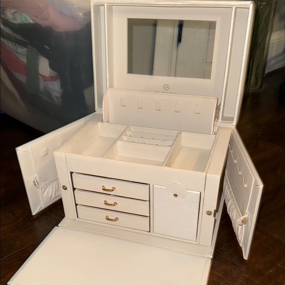 Amazon Vlando Used Jewelry Box white - Picture 4 of 9